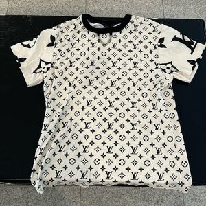 Brand new Louis Vuitton T shirt. Size medium